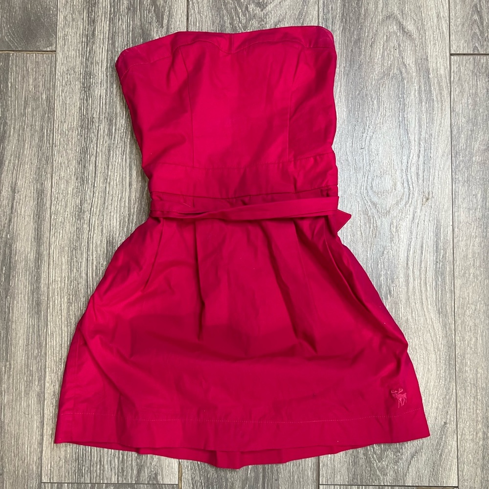 Barbie pink strapless dress